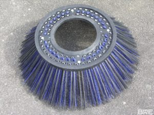 Balai latéral garnissage mixte acier/polypropylène
