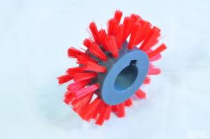 Brosse rotative avec rainure de clavette