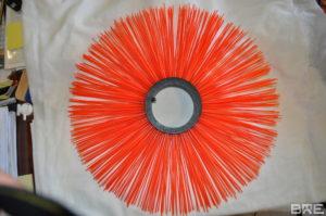 Element de brosse de balayeuse sur monture plastique