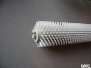 Brosse rotative à alésage et garnissage dense