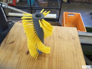 Brosse rotative à hélice