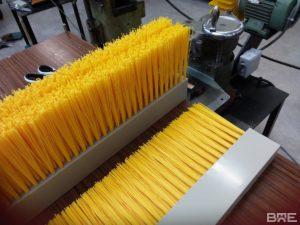 Brosse plate racleur