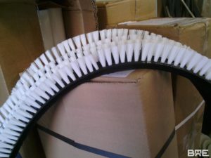 Brosse sur courroie trapézoïdale