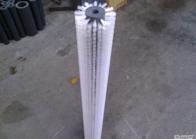 Une brosse rotative à garnissage dense, équipée de poils souples et denses, idéalement adaptés au nettoyage des panneaux solaires.