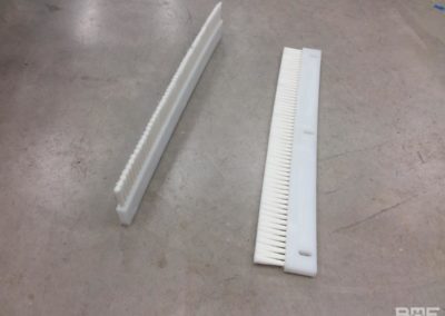 Brosses sur mesure utilisées dans une machine de frottage des meules de fromage