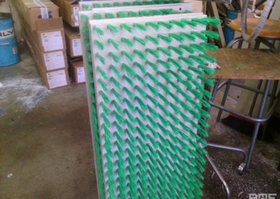 Facilitez la migration des poissons et des anguilles grâce à nos brosses techniques conçues pour les passes à poissons et passes à anguilles. Nos solutions durables et performantes favorisent la biodiversité aquatique.